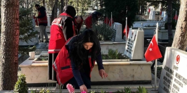 sehitliklerde-temizlik-ve-bakim-calismalari-baslatildi-JSqh3ZBQ.jpg