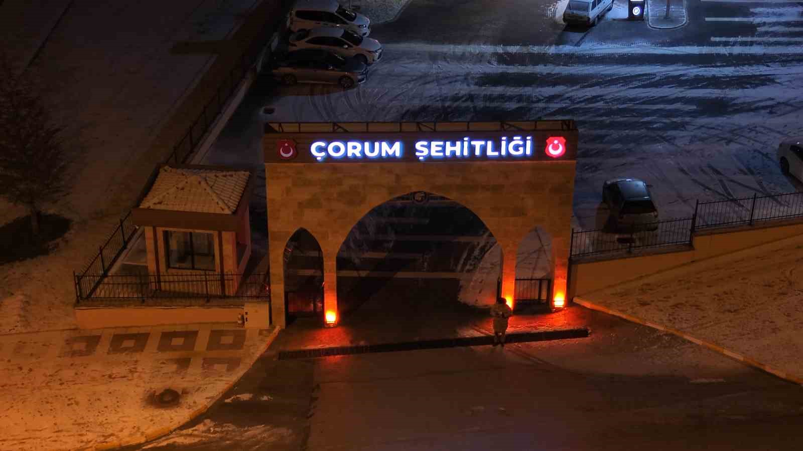 sehitlikte yilbasi gecesi aileler dualarla yeni yila girdi 1 Ot1wUCJI