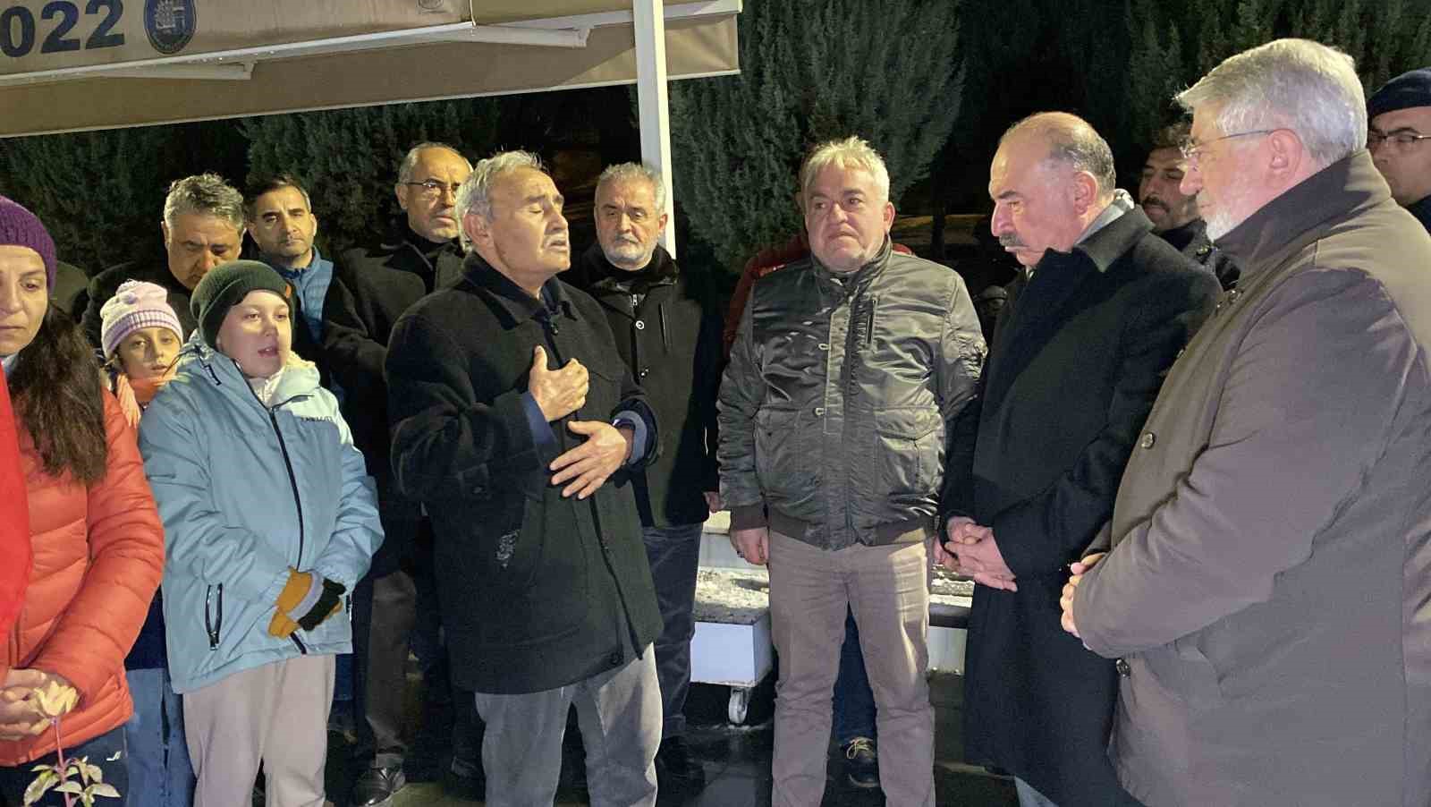 sehitlikte yilbasi gecesi aileler dualarla yeni yila girdi 11 Znv2Fzgi