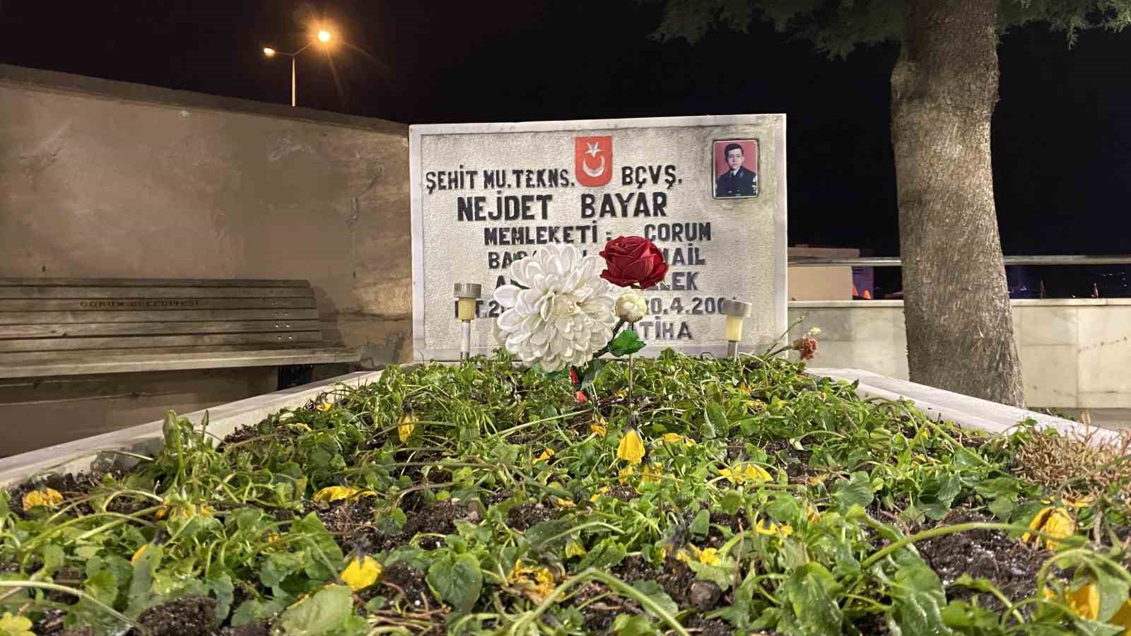 sehitlikte yilbasi gecesi aileler dualarla yeni yila girdi 13