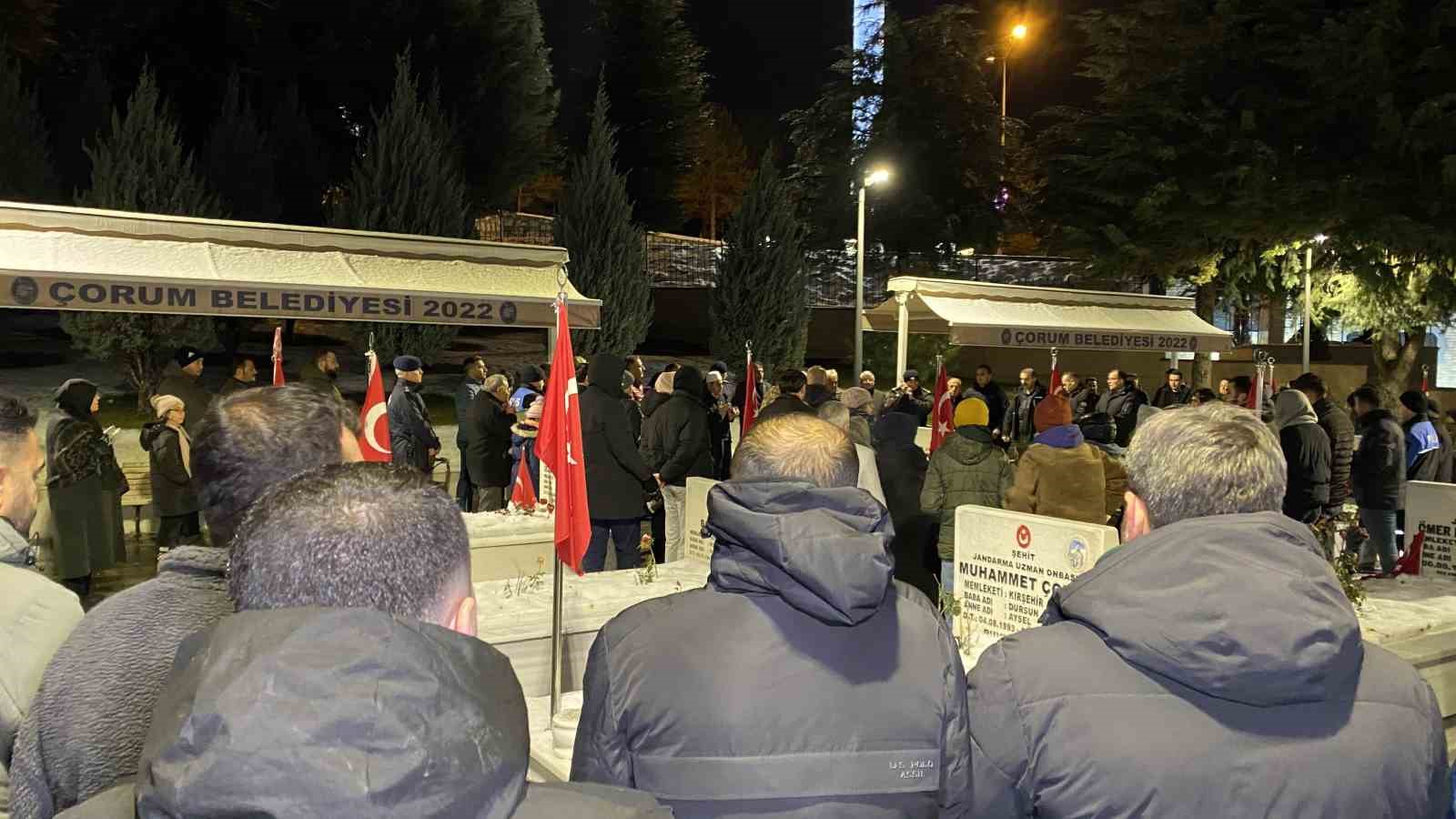 sehitlikte yilbasi gecesi aileler dualarla yeni yila girdi 8 zIKeKCOF