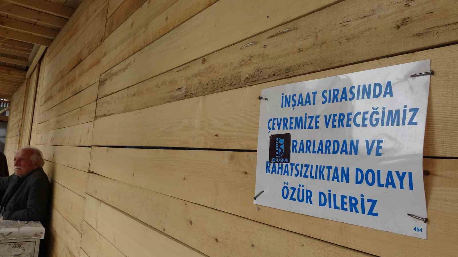 sehrin merkezinde binayi kereste ile paketlediler 3 gsWeUyIp