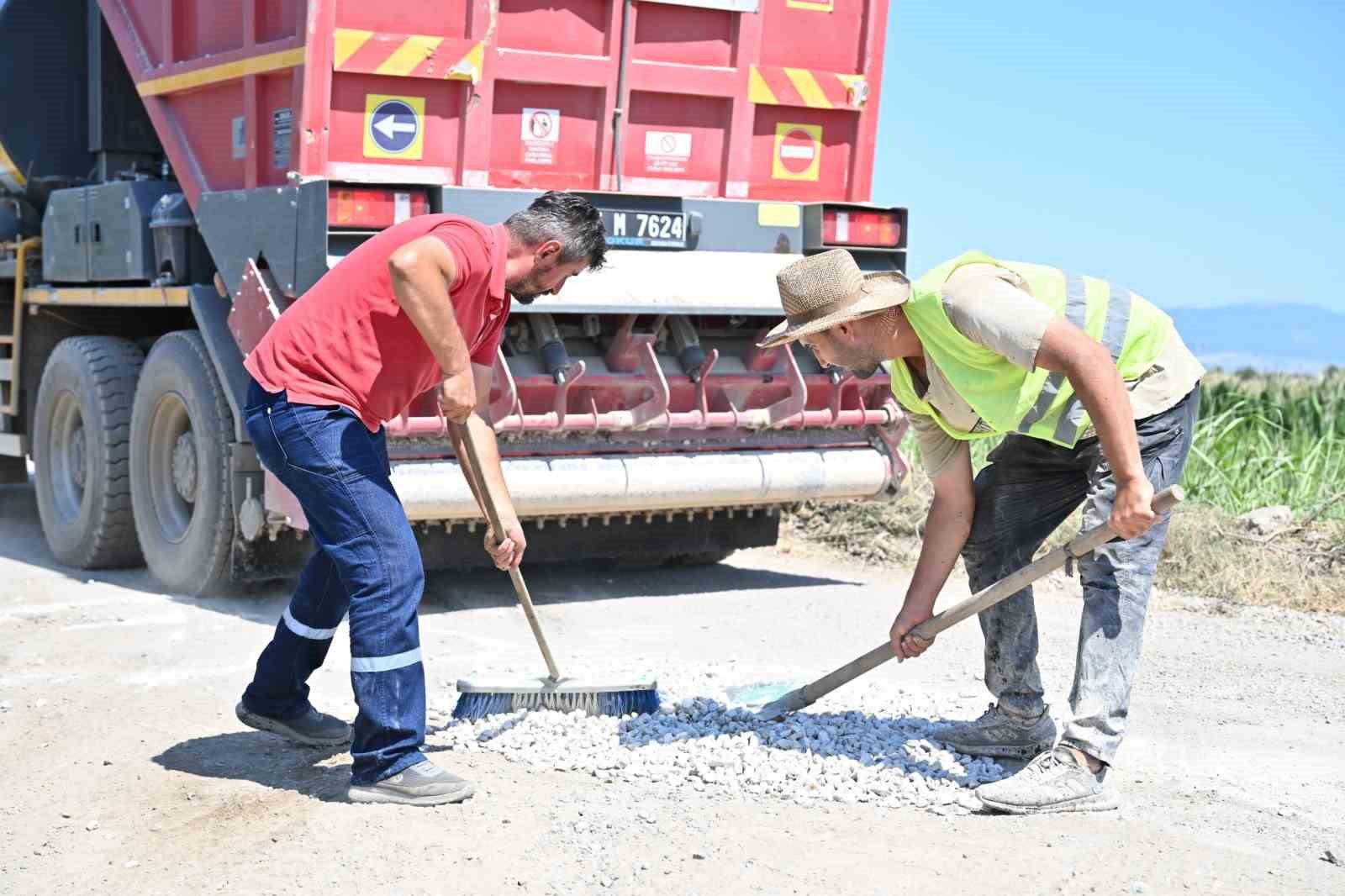 Şehzadeler’de çiftçinin beklediği yol yenilendi 4 sehzadelerde ciftcinin bekledigi yol yenilendi 0 L9lrieUZ