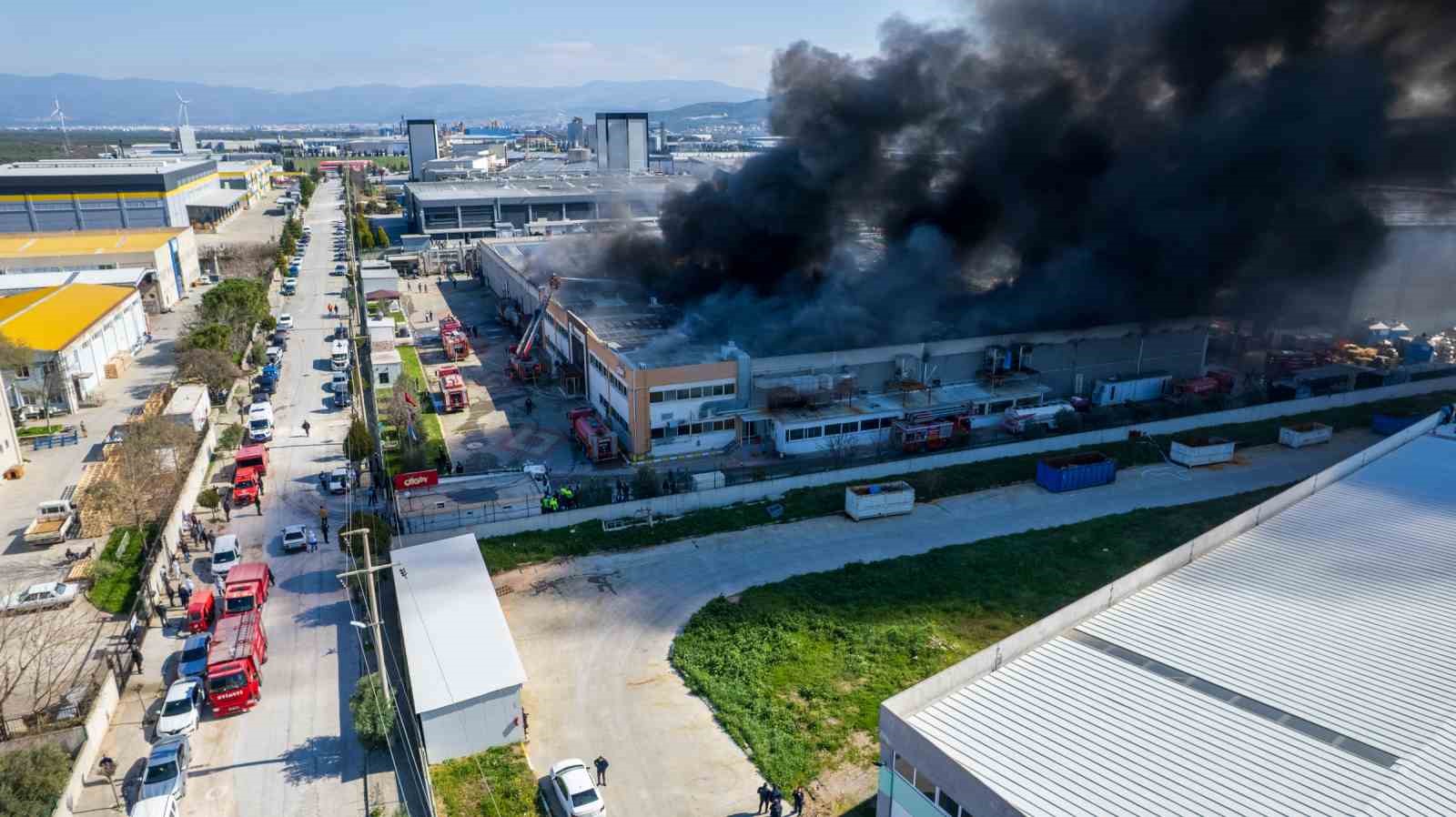 sekerleme fabrikasindaki yangin dronla goruntulendi 3 b6EFdPUZ