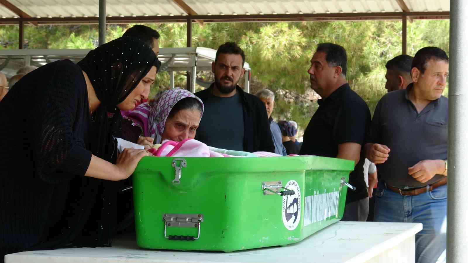 Sel afetinde evladını kaybeden annenin, ‘Beni dinlemedin oğlum, sana gitme dedim’ sözleri yürekleri dağladı 7 sel afetinde evladini kaybeden annenin beni dinlemedin oglum sana gitme dedim sozleri yurekleri dagladi BS55ScOV