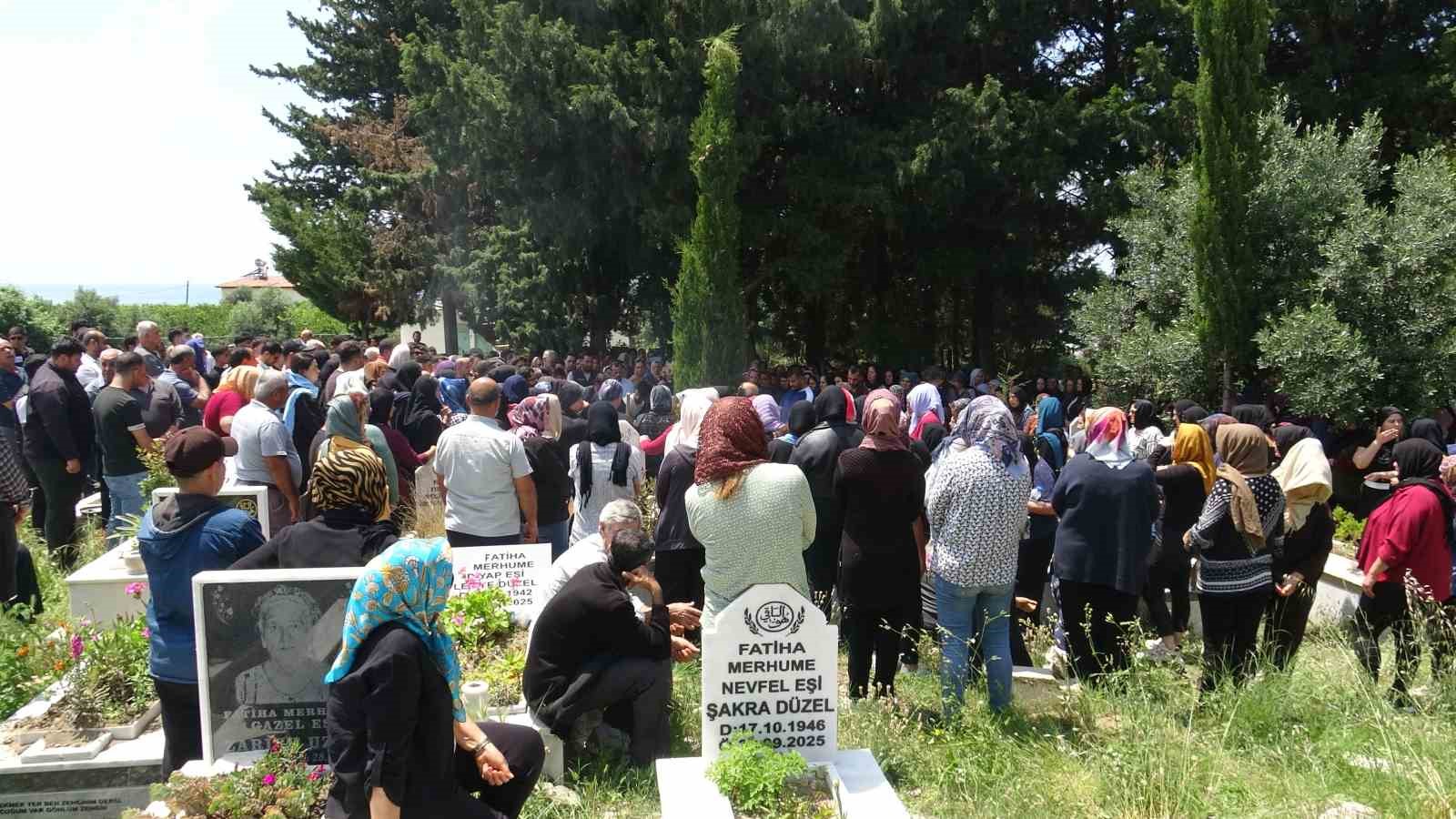 Sel afetinde evladını kaybeden annenin, ‘Beni dinlemedin oğlum, sana gitme dedim’ sözleri yürekleri dağladı 9 sel afetinde evladini kaybeden annenin beni dinlemedin oglum sana gitme dedim sozleri yurekleri dagladi ODW3D6IF