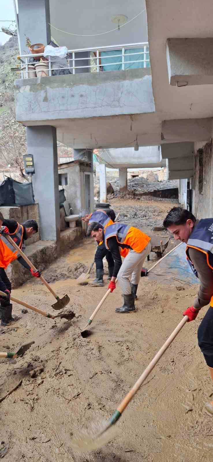 sel sonrasi 50 hayvan telef oldu 2 ahir kullanilamaz hale geldi 3 OlgCFE7W