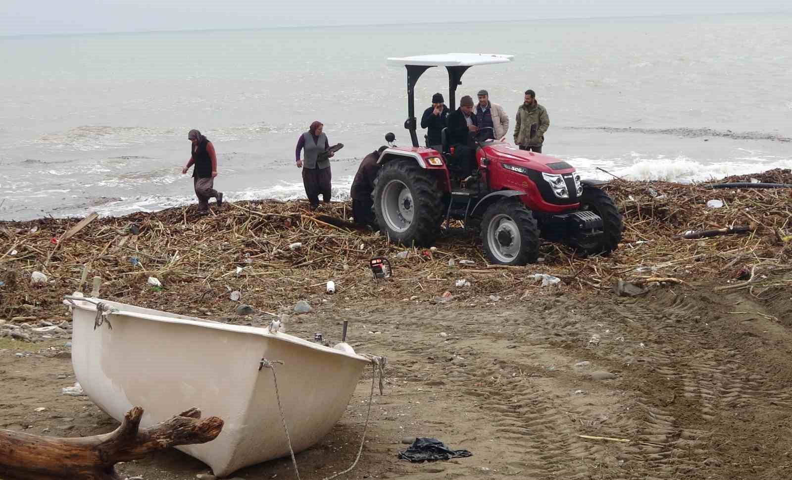 sel sonrasi milyonluk yazliklarin onunde ekmek mucadelesi 2 2us4cEkO