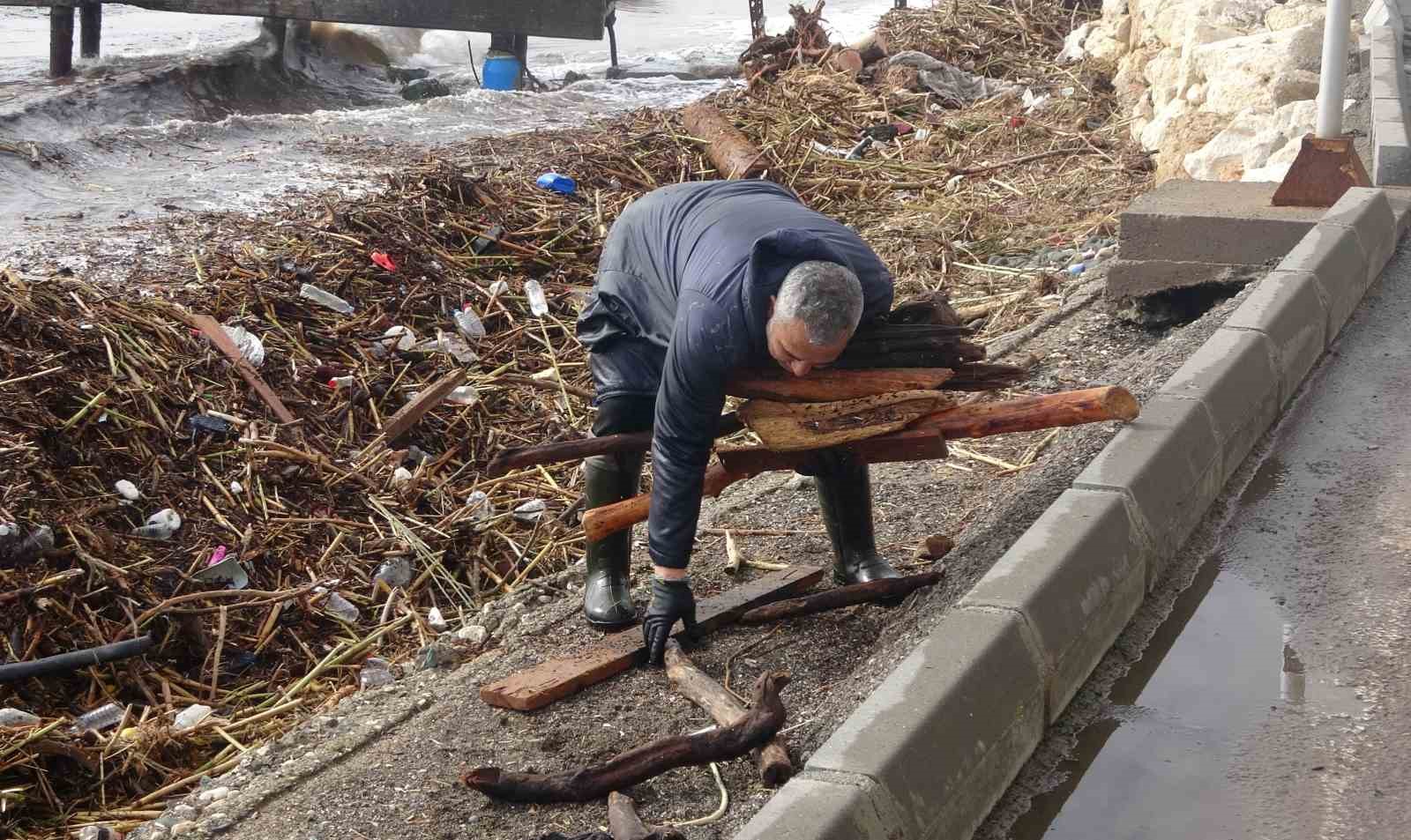 sel sonrasi milyonluk yazliklarin onunde ekmek mucadelesi 6 Li59MZPl