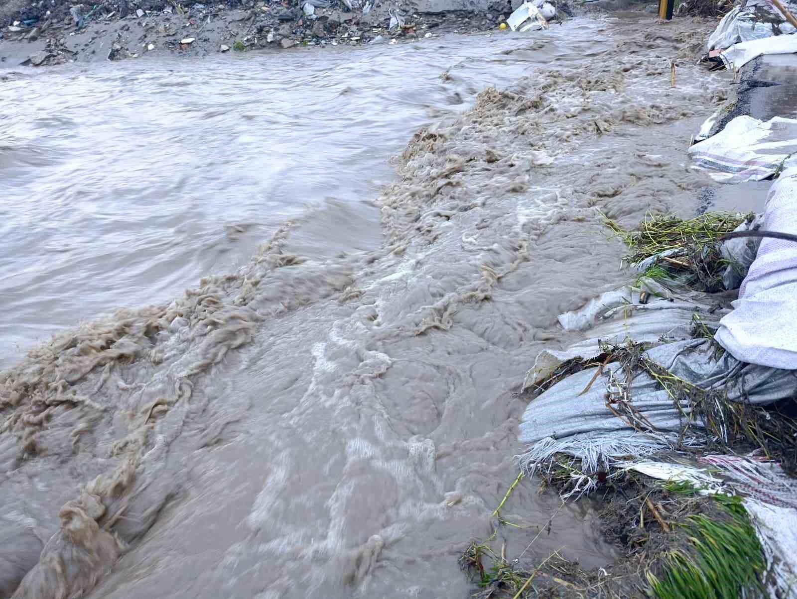 sel sulari aksudaki yarim asirlik tarihi kopruye zarar verdi 1 TCIEpBW1
