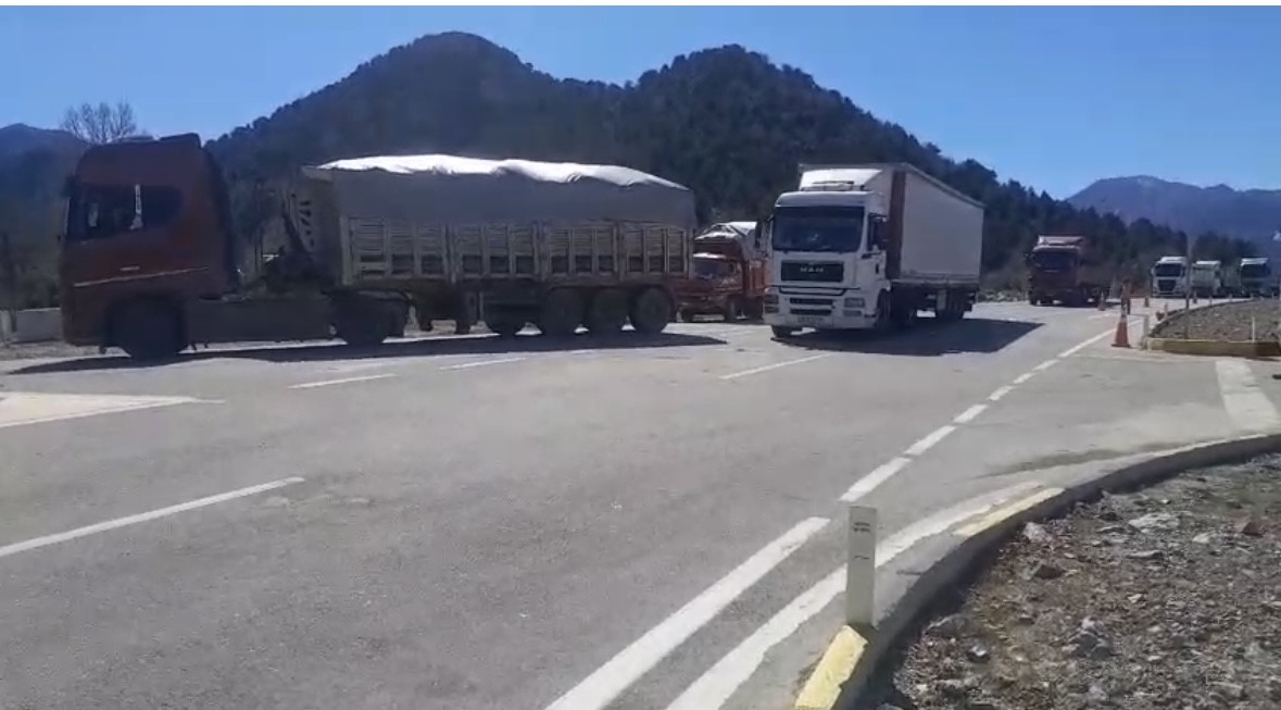 sel sulari altinda kalan antalya konya kara yolu yeniden ulasima acildi 7 p81N3Rmm