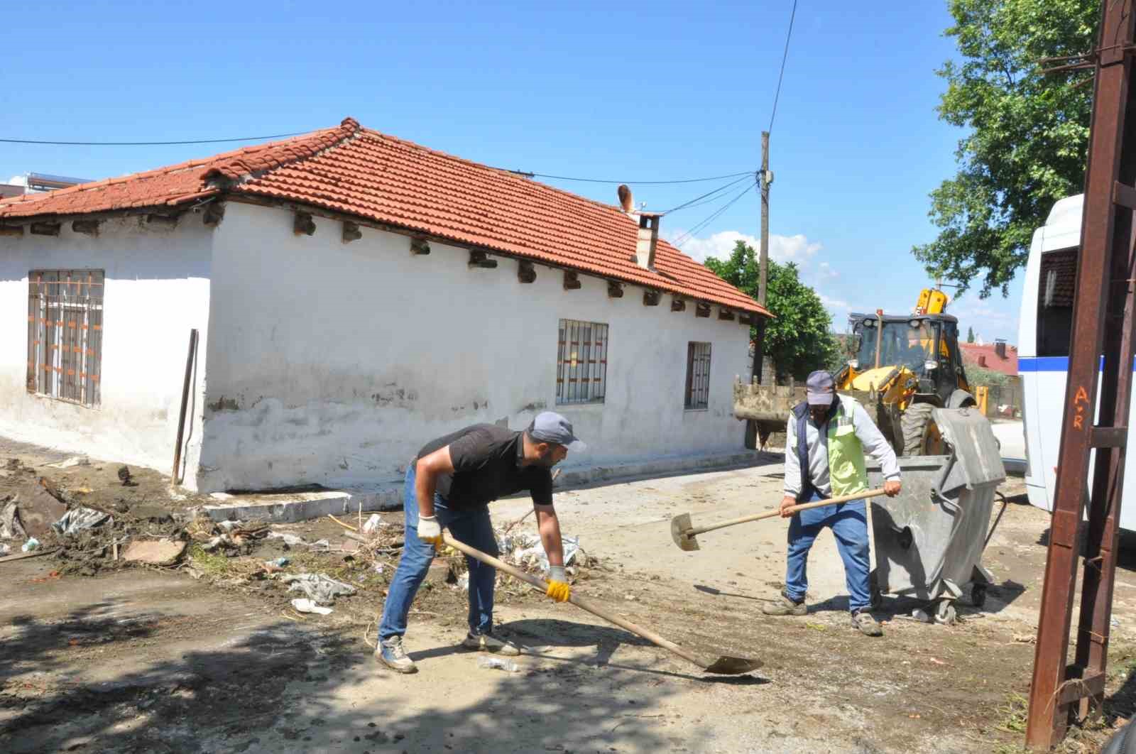 Sel suları evinin içinden geçti: Ölümden döndü 11 sel sulari evinin icinden gecti olumden dondu 7 YMKIZBiD