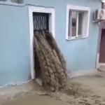 sel-sulari-evinin-icinden-gecti-olumden-dondu-WZJU6bkF.jpg