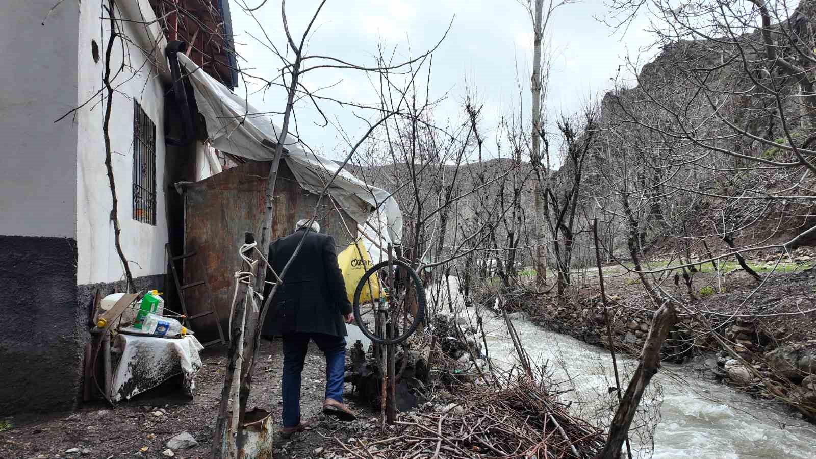 Sel sularından korunmak için odun ve çalılarla önlem aldı 12 sel sularindan korunmak icin odun ve calilarla onlem aldi 8 6AaBPfmk
