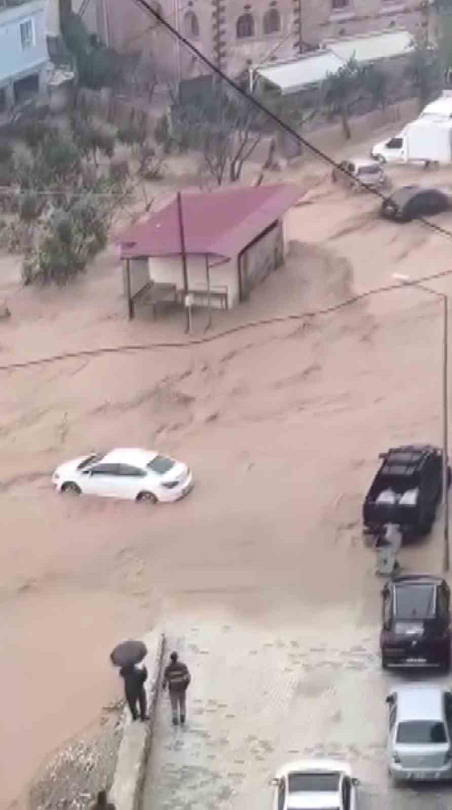 sel sularinin bastigi evi zarar goren kadin afet esnasinda yaralandi 7 aepOjQyQ