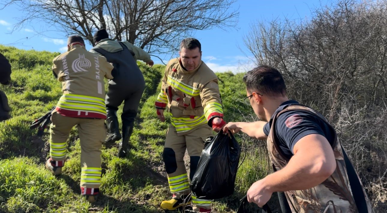 sel sularinin ortasinda 3 gunluk esaret surucuyu itfaiye kurtardi 4 P2fchSvf