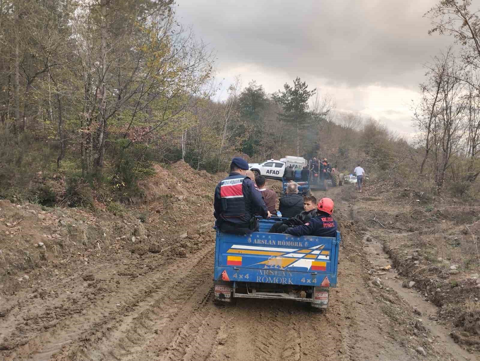selaleleri gezmeye giden muhtar 30 metre yukseklikten duserek yaralandi 0 PjyAZRCb