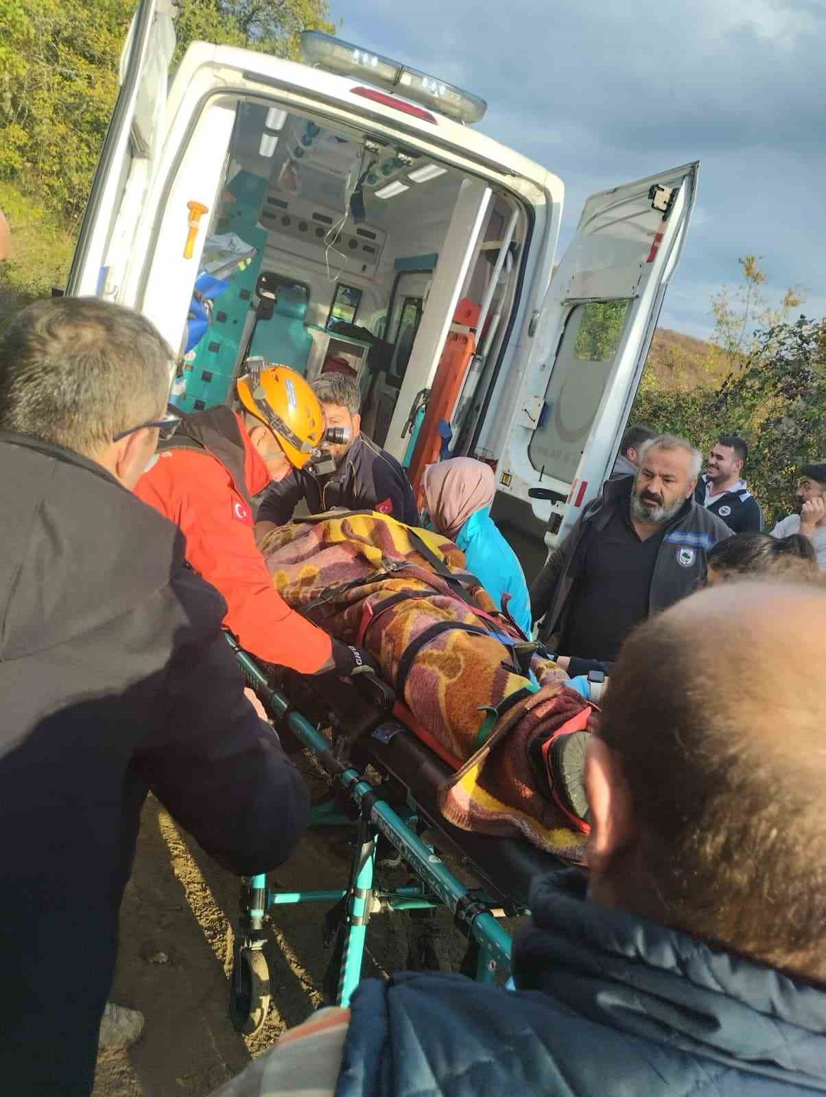 selaleleri gezmeye giden muhtar 30 metre yukseklikten duserek yaralandi 5 8HrtVB4P