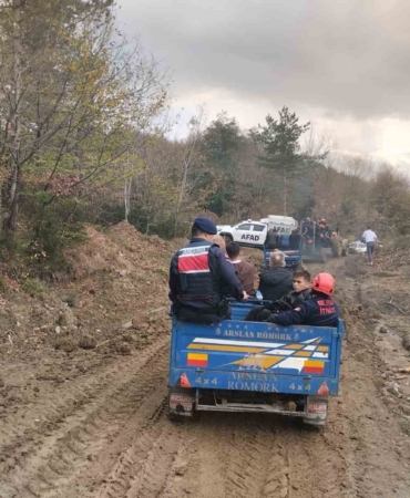 selaleleri-gezmeye-giden-muhtar-30-metre-yukseklikten-duserek-yaralandi-cZMpM9Bi.jpg