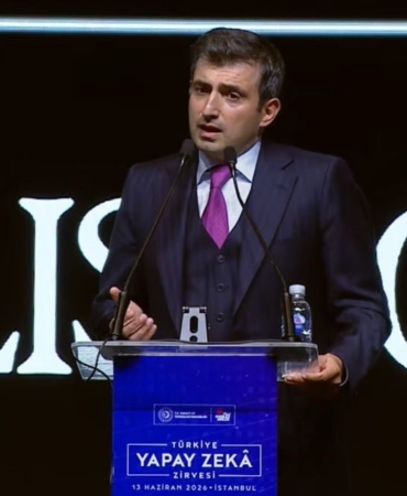selcuk-bayraktar-gayemiz-insanin-makinelestigi-degil-teknolojinin-insana-hizmet-ettigi-adil-bir-dunya-insa-bwu2CWzp.jpg
