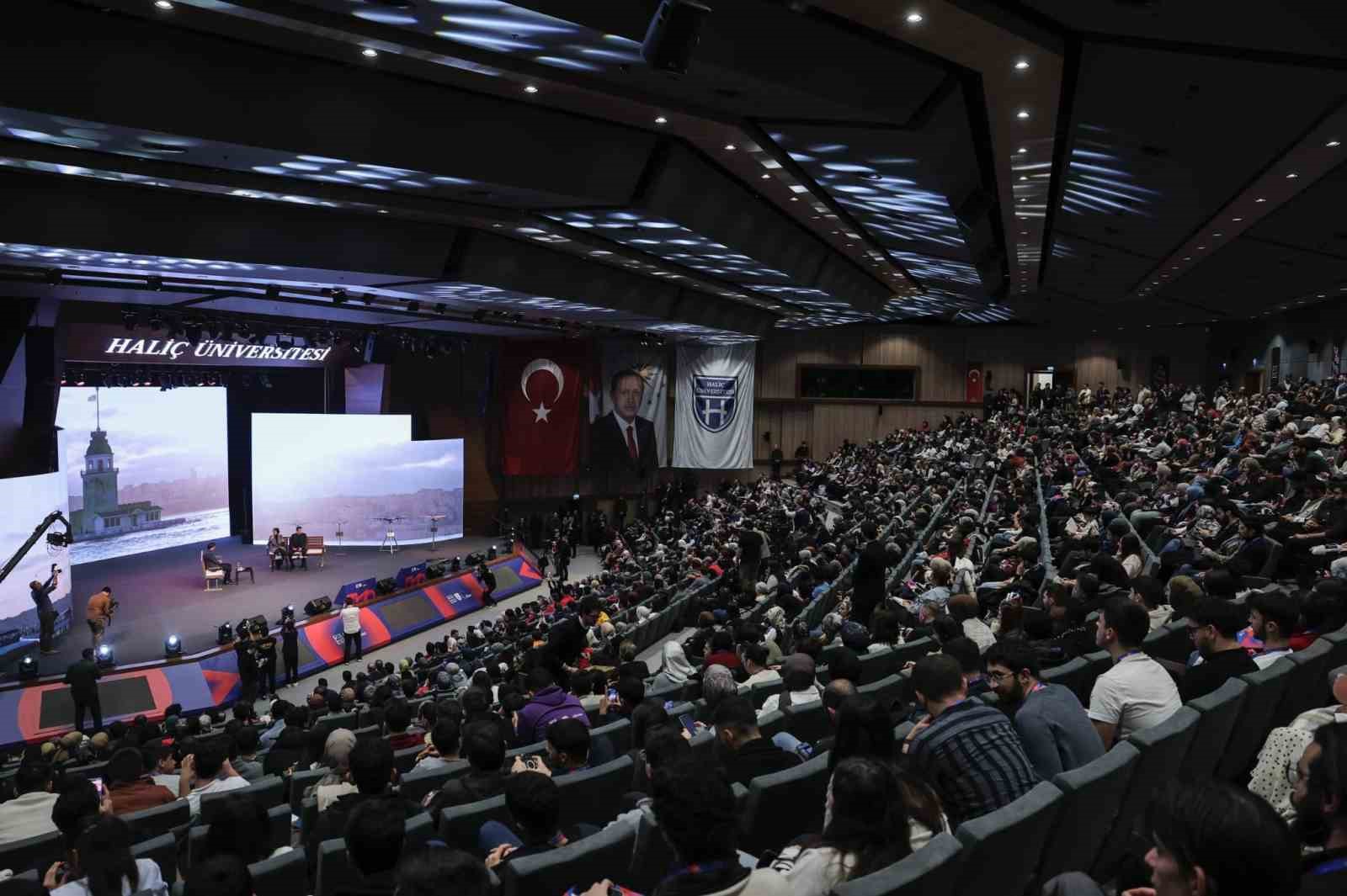 Selçuk Bayraktar: "Geleceğe yürüyebilmek için farklı olmanız gerekiyor" 8 selcuk bayraktar gelecege yuruyebilmek icin farkli olmaniz gerekiyor 4 hFwLg151
