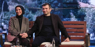selcuk-bayraktar-gelecege-yuruyebilmek-icin-farkli-olmaniz-gerekiyor-tFQJrmUb.jpg