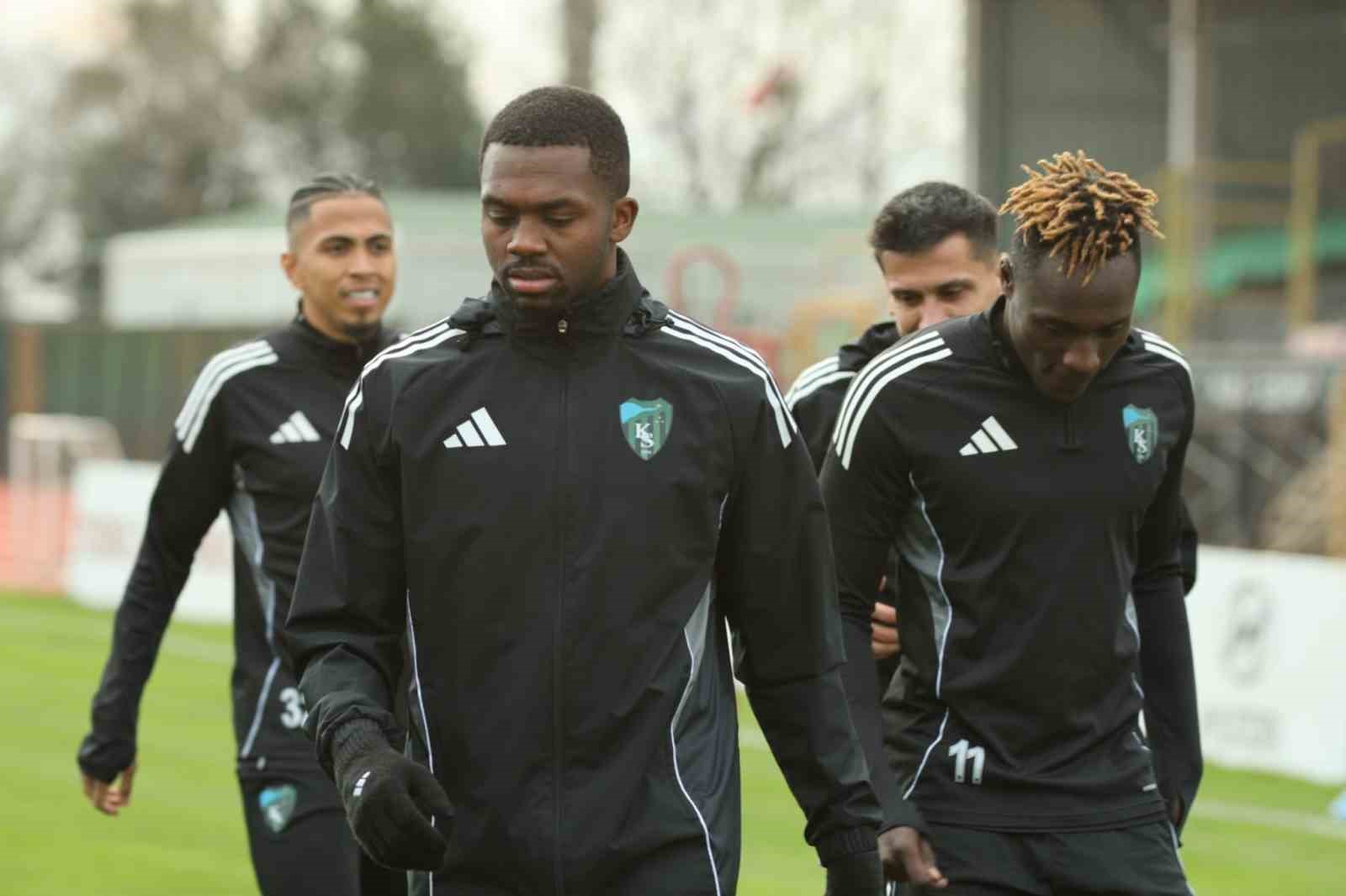 Selçuk İnan: "Fenerbahçe maçında kazanmak için sahaya çıkacağız" 10 selcuk inan fenerbahce macinda kazanmak icin sahaya cikacagiz 6 ZPIpGAkl