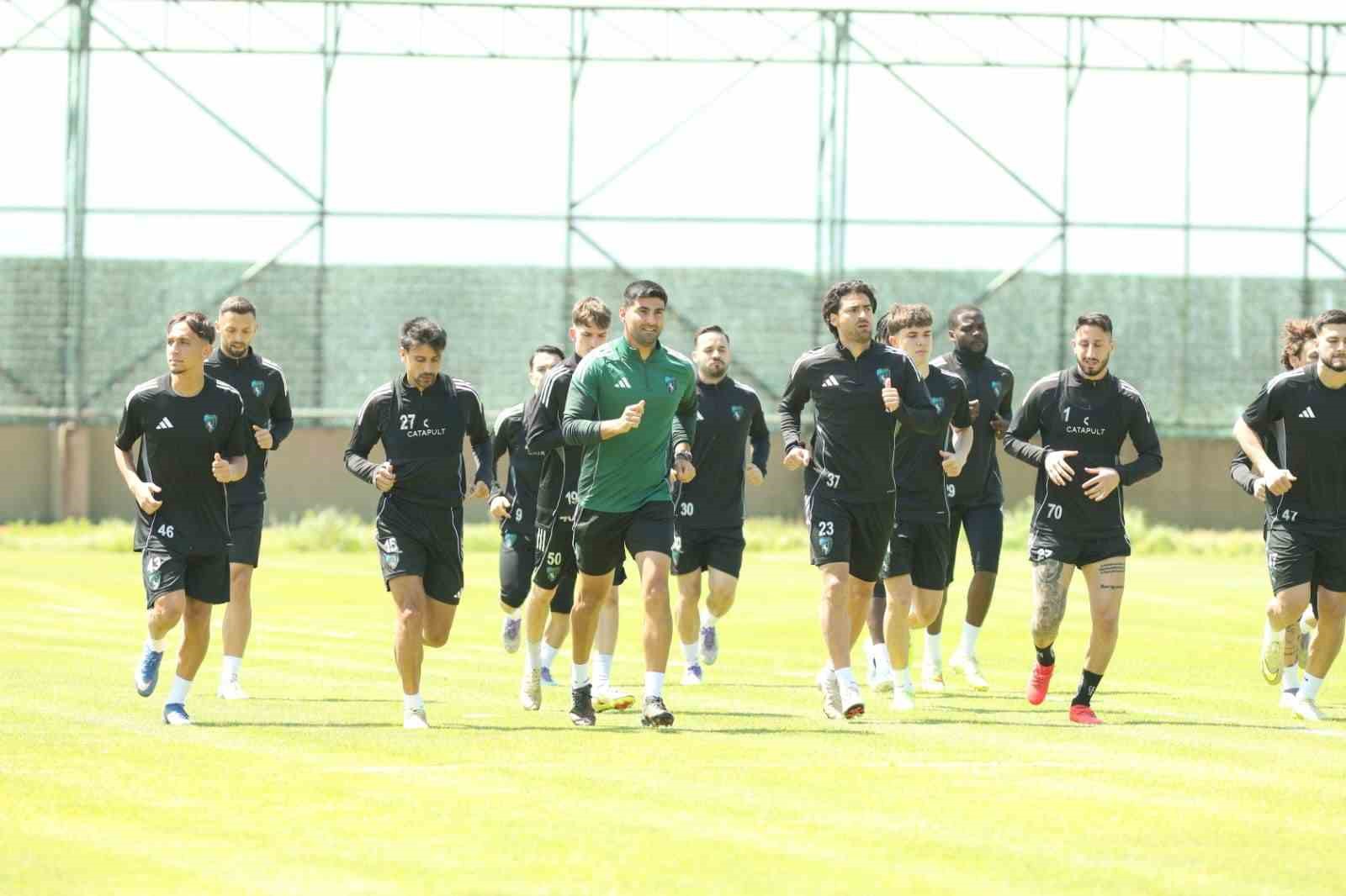 Selçuk İnan: "Kalan maçlarımızı kazanırsak ligi 8. ya da 7. bitirme ihtimalimiz var" 7 selcuk inan kalan maclarimizi kazanirsak ligi 8 ya da 7 bitirme ihtimalimiz var 3 leLs5sdA