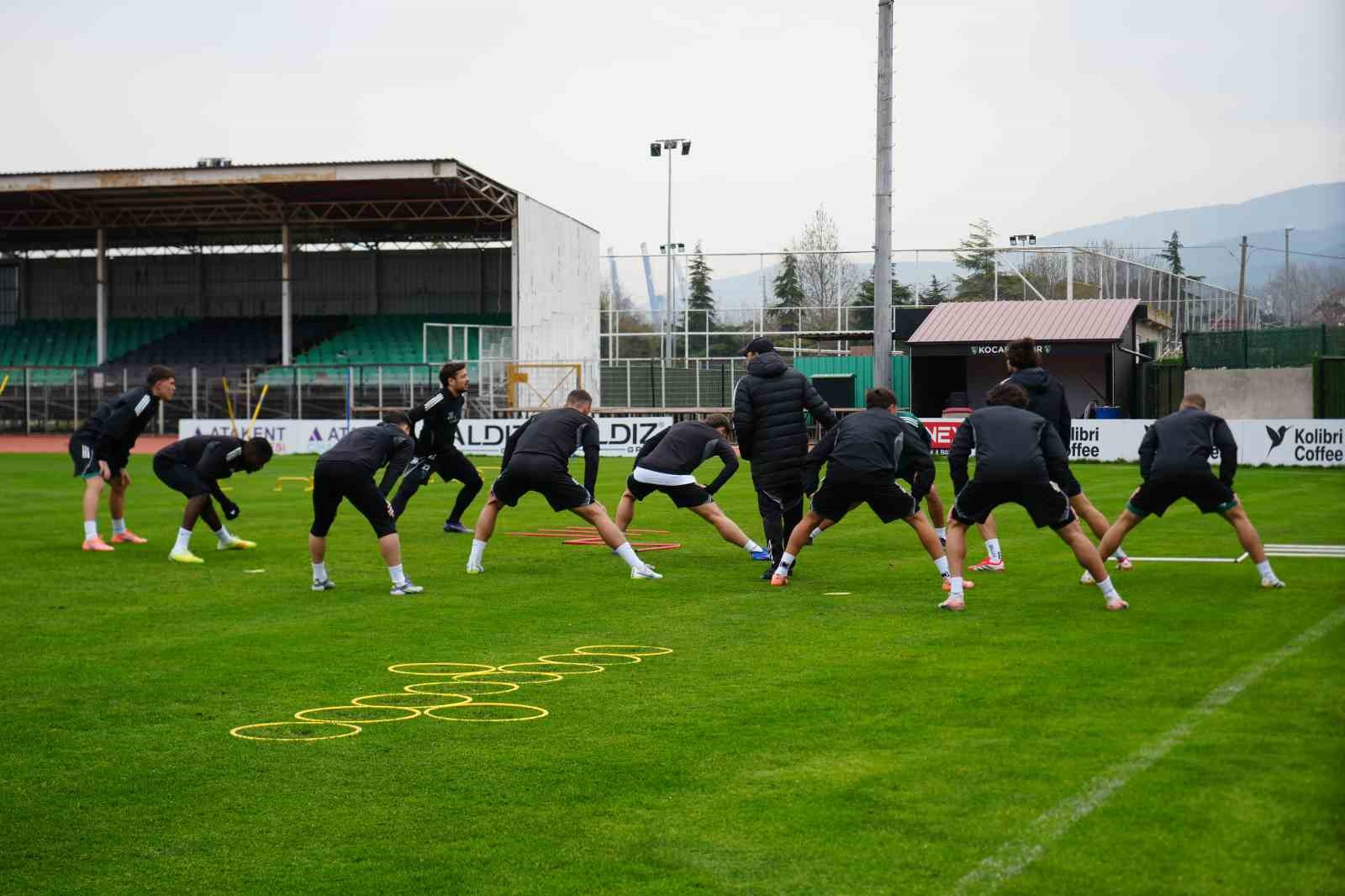 selcuk inan sakatliklar var ve cok genis bir kadroya sahip oldugumuz da soylenemez 3 GqXfN3up