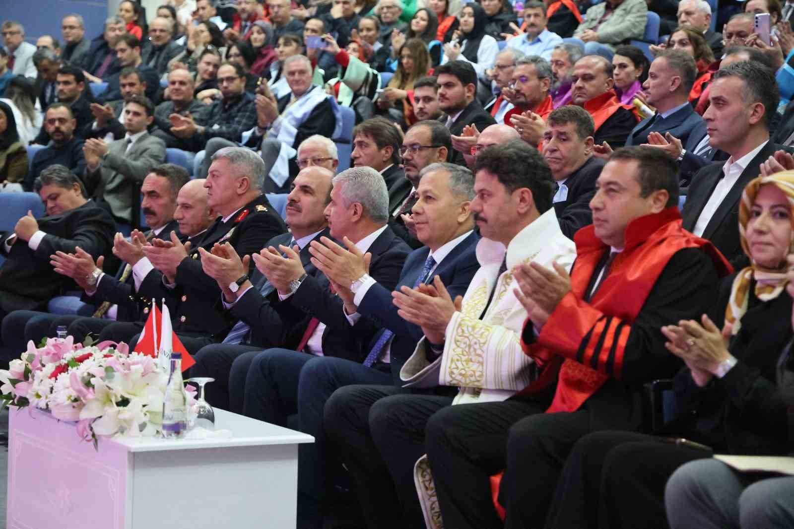 selcuk universitesinde akademik yil bakan yerlikayanin katilimiyla acildi 0 O2dCWJw6