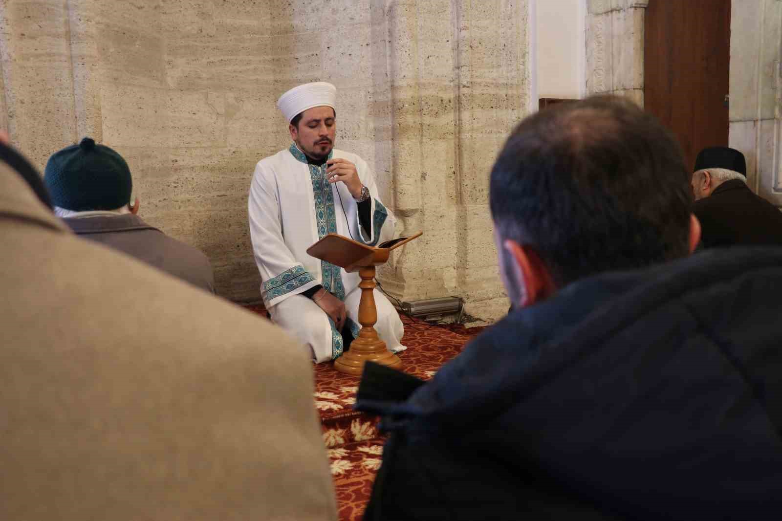 selcuklu sultani mezari basinda anildi 3