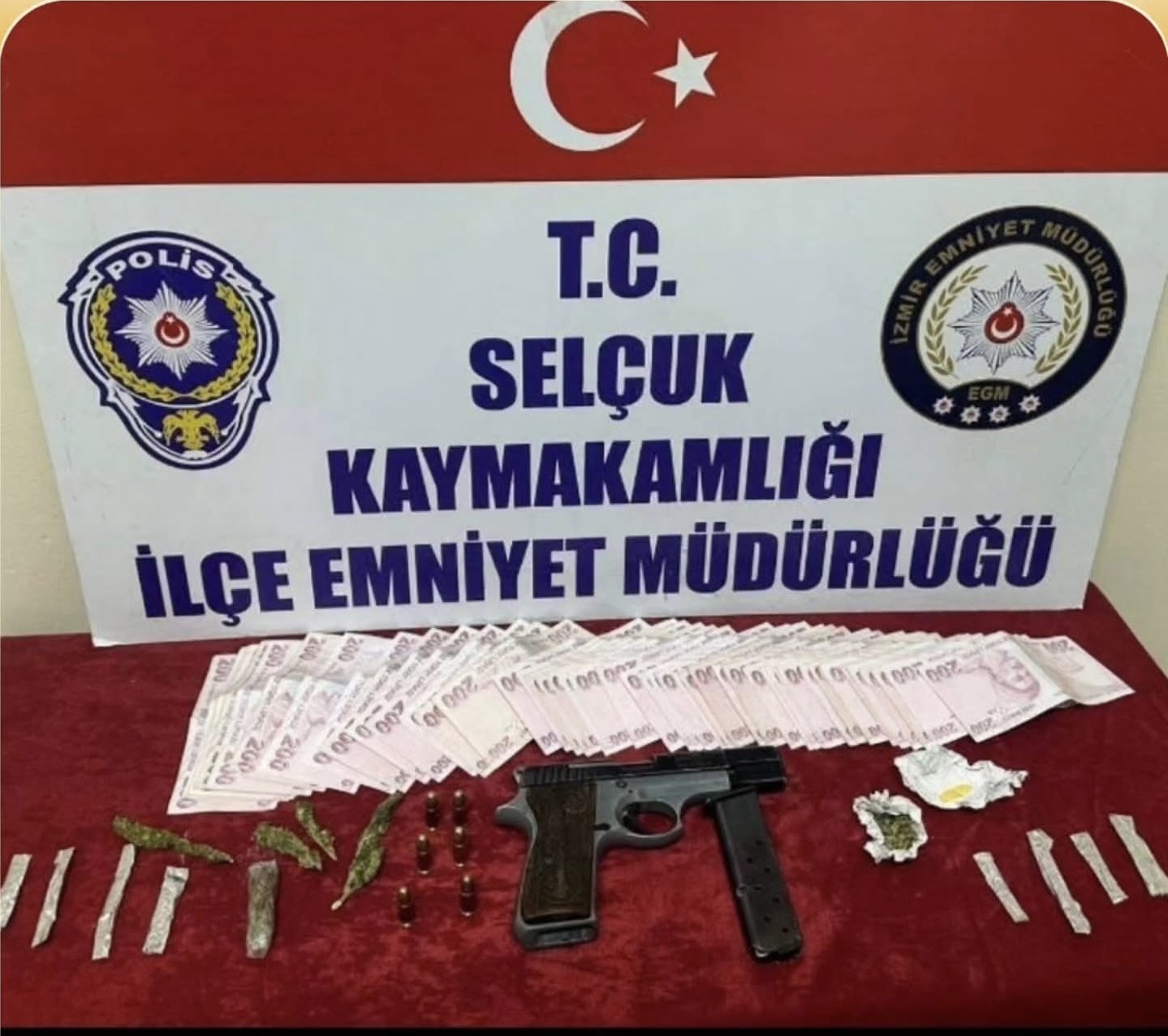 selcukta uyusturucu operasyonu 3 gozalti 0 blnzBCOd