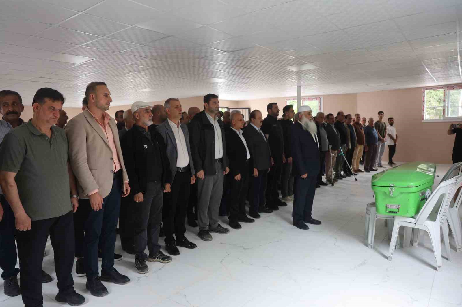 selde akintiya kapilarak hayatini kaybeden adamin sular altindaki evi goruntulendi 2 I1IqNln6