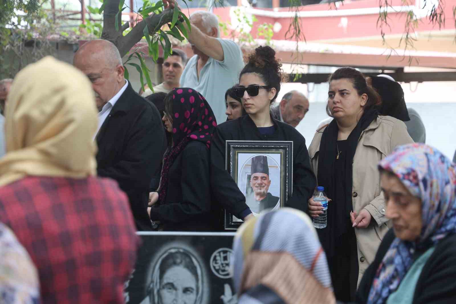 selde akintiya kapilarak hayatini kaybeden adamin sular altindaki evi goruntulendi 3 JEWyyOLB