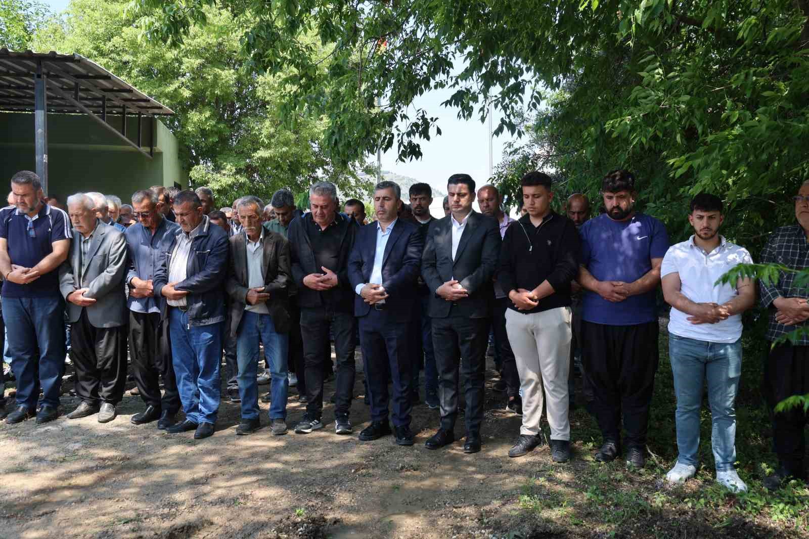 selde hayatini kaybeden genc son yolculuguna ugurlandi 4