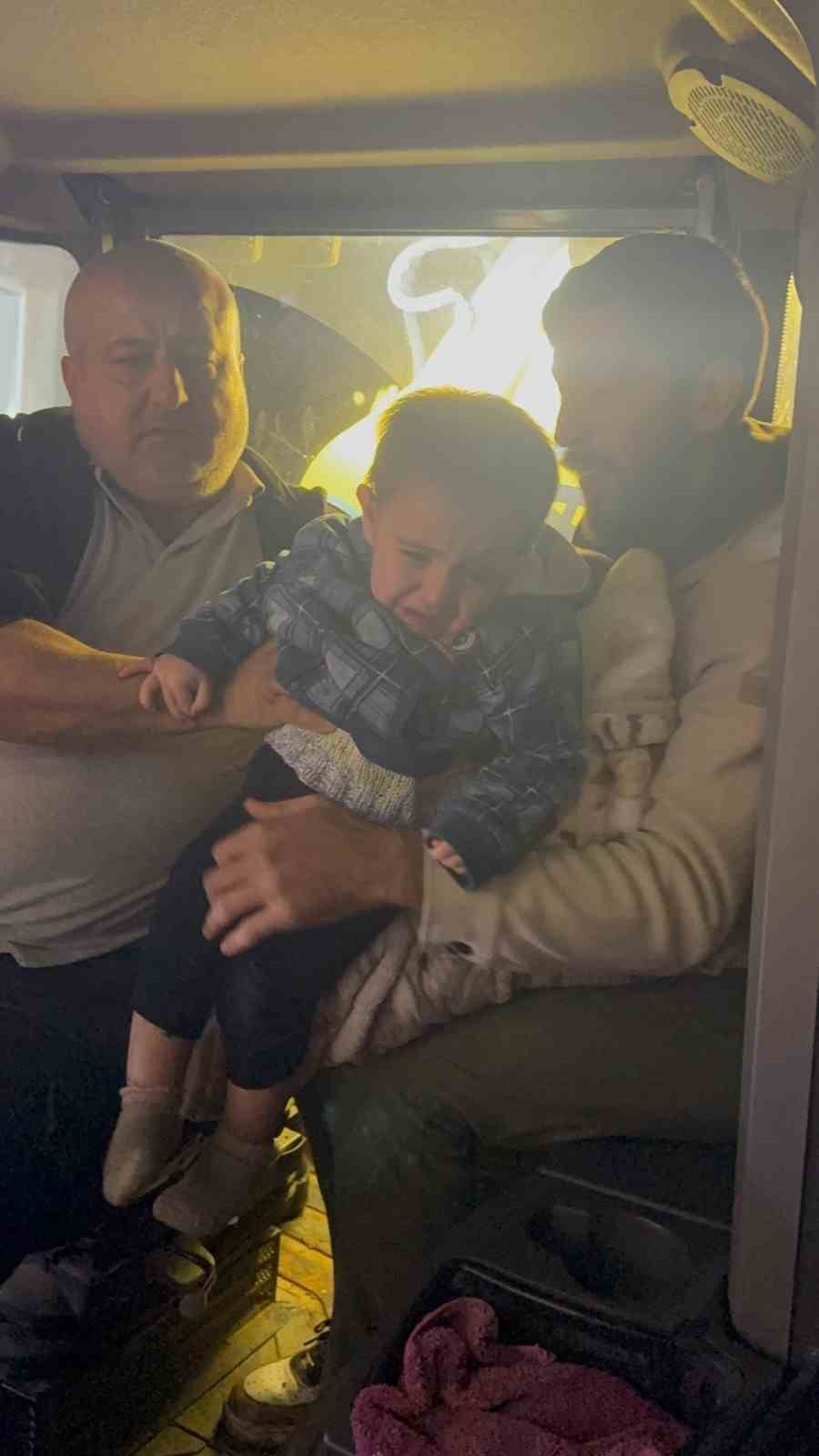selde mahsur kalan 11 kisilik aileyi itfaiye kurtardi 6 pvgt2QZV