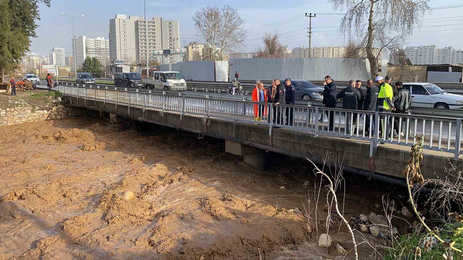 selde mahsur kalan vatandas kepceyle kurtarildi 3
