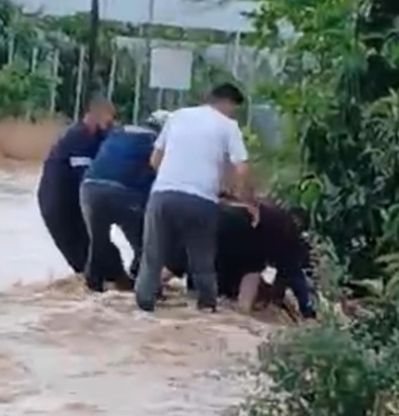 sele kapilan sahsi mahalle sakinleri kurtardi 2 1Ld2KIOp