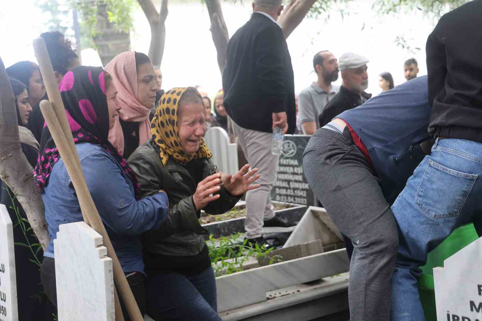 sele kapilarak hayatini kaybeden vatandas son yolculuguna ugurlandi 5 PTjHfi3Q