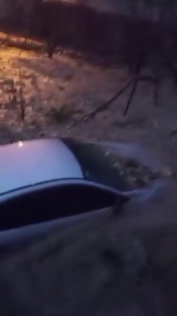sele teslim olan yollarda araclar mahsur kaldi yasanan zor anlar kamerada 3 SNPay9nu