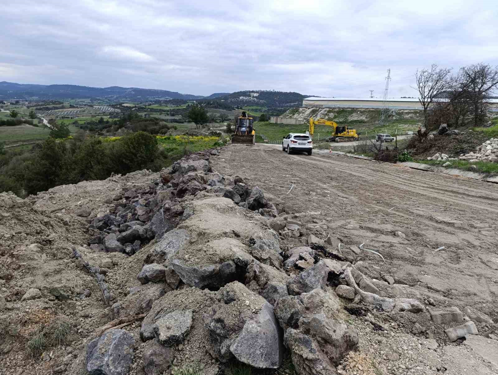 selendi kula eski yolu yeniden trafige acildi 2 CSTyMy7B