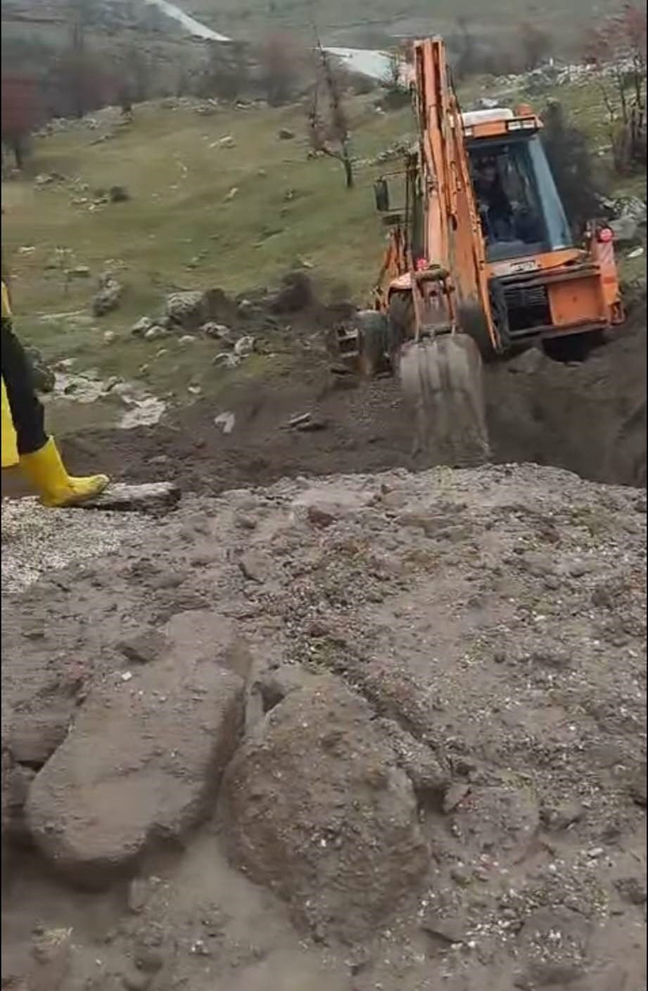 selendi simav karayolunda yogun yagis sonrasi cokme 1 57znf16D