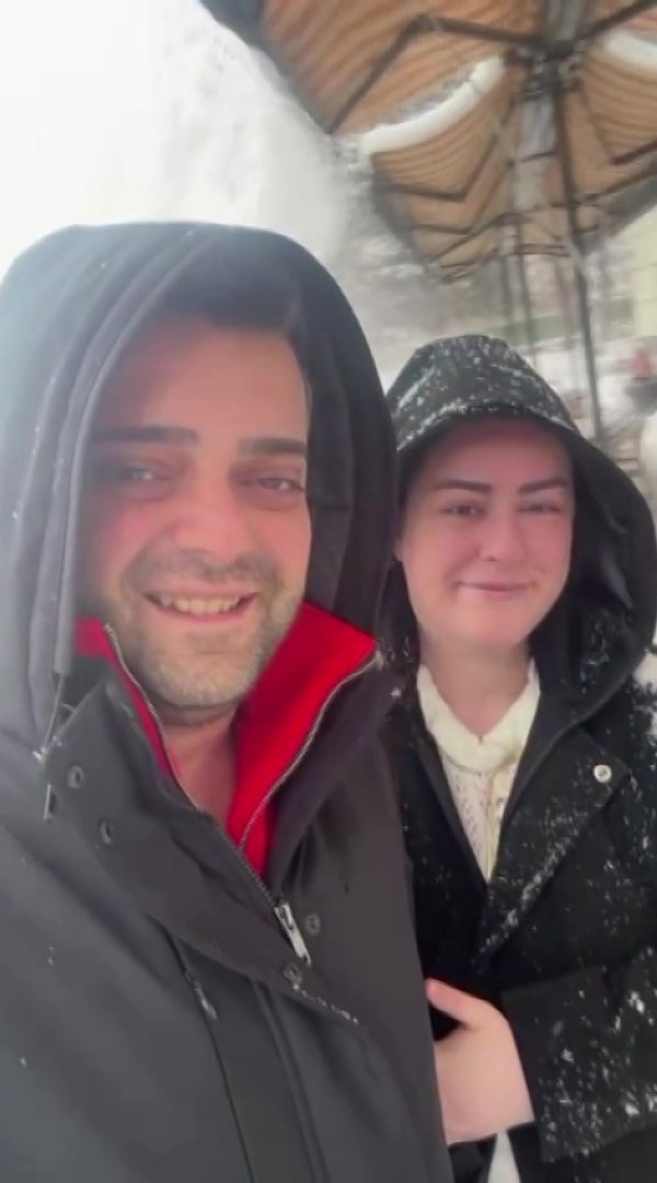 selfie yapan cifte soguk sok tentedeki karlar ustlerine dokuldu 3 avM4r4Vf