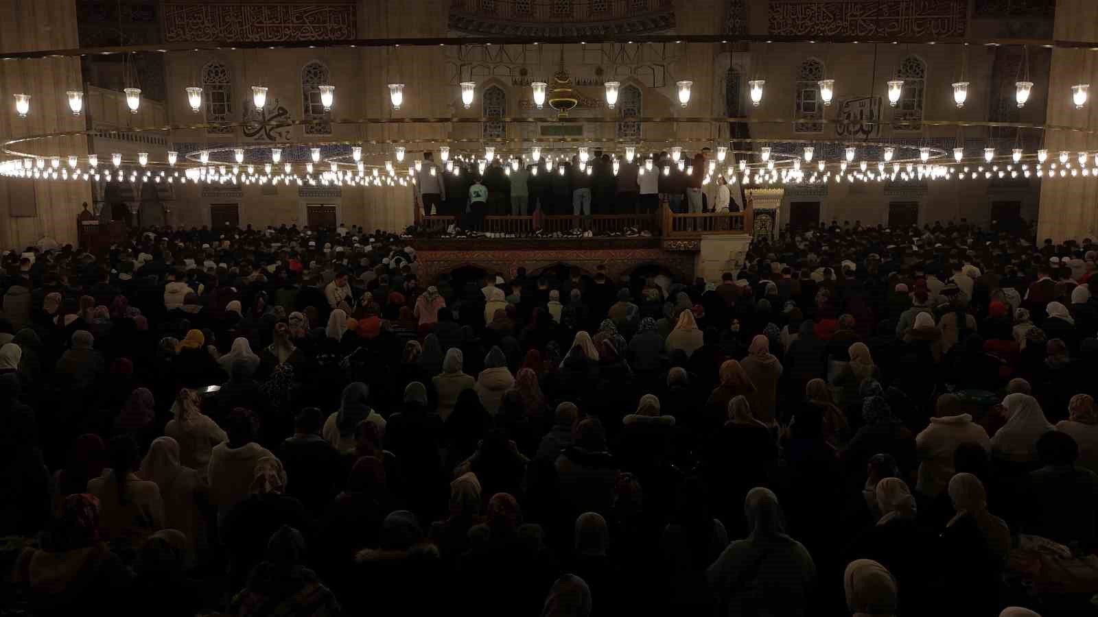 selimiye camii kadir gecesinde doldu tasti 0 2qh1Tivj