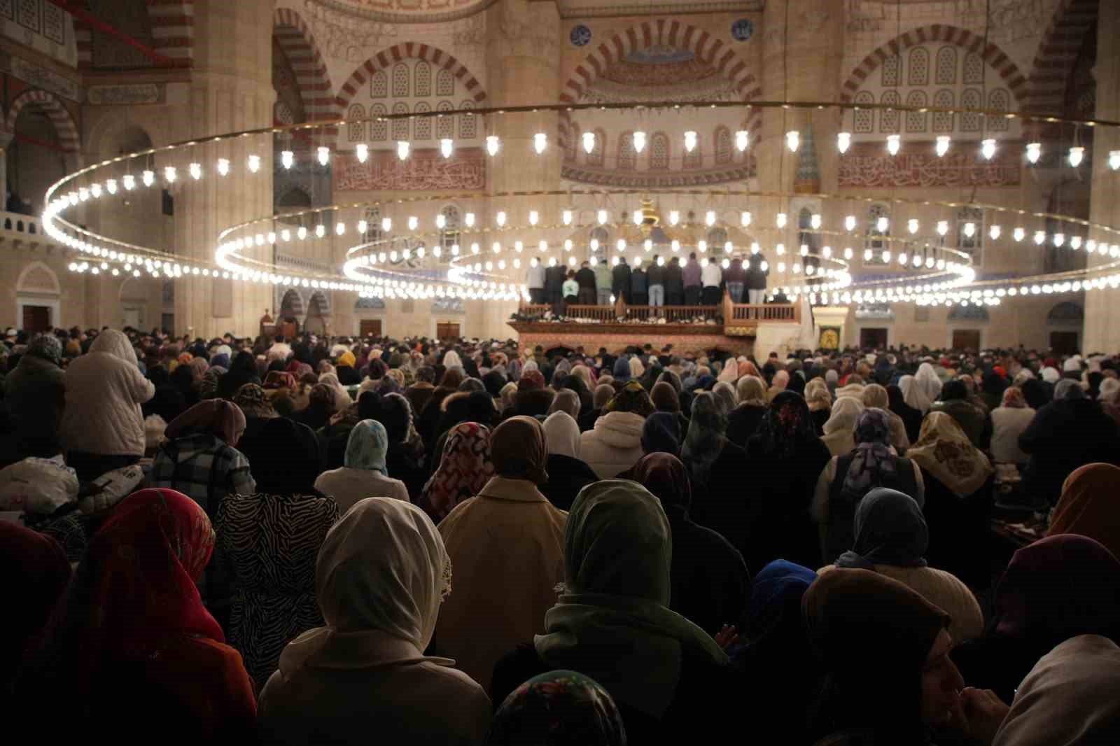 selimiye camii kadir gecesinde doldu tasti 2 3MdQSUqd