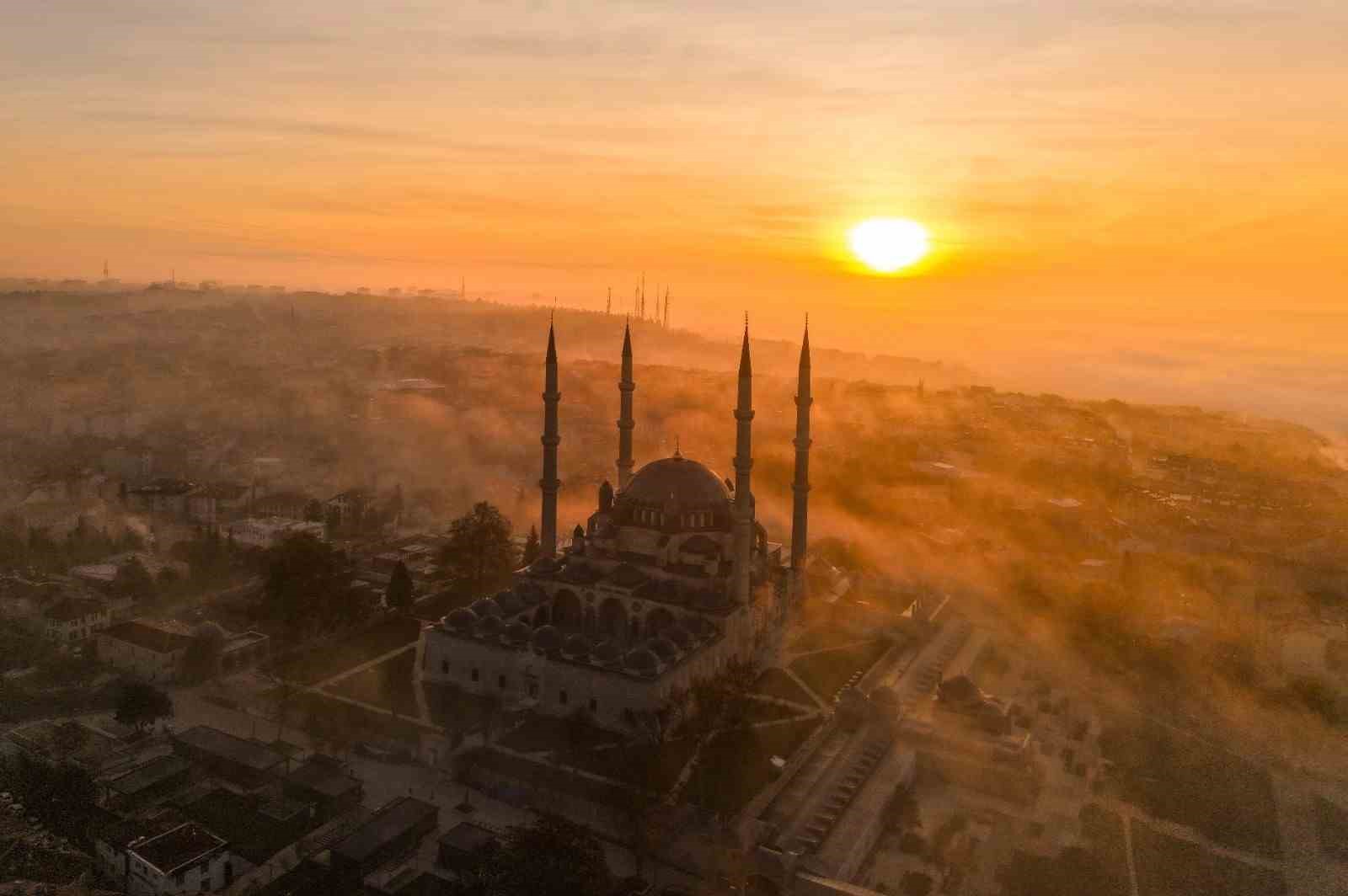 selimiye camii sis ve gunesin ilk isiklariyla kartpostallik goruntu sundu 3 aIMszlle