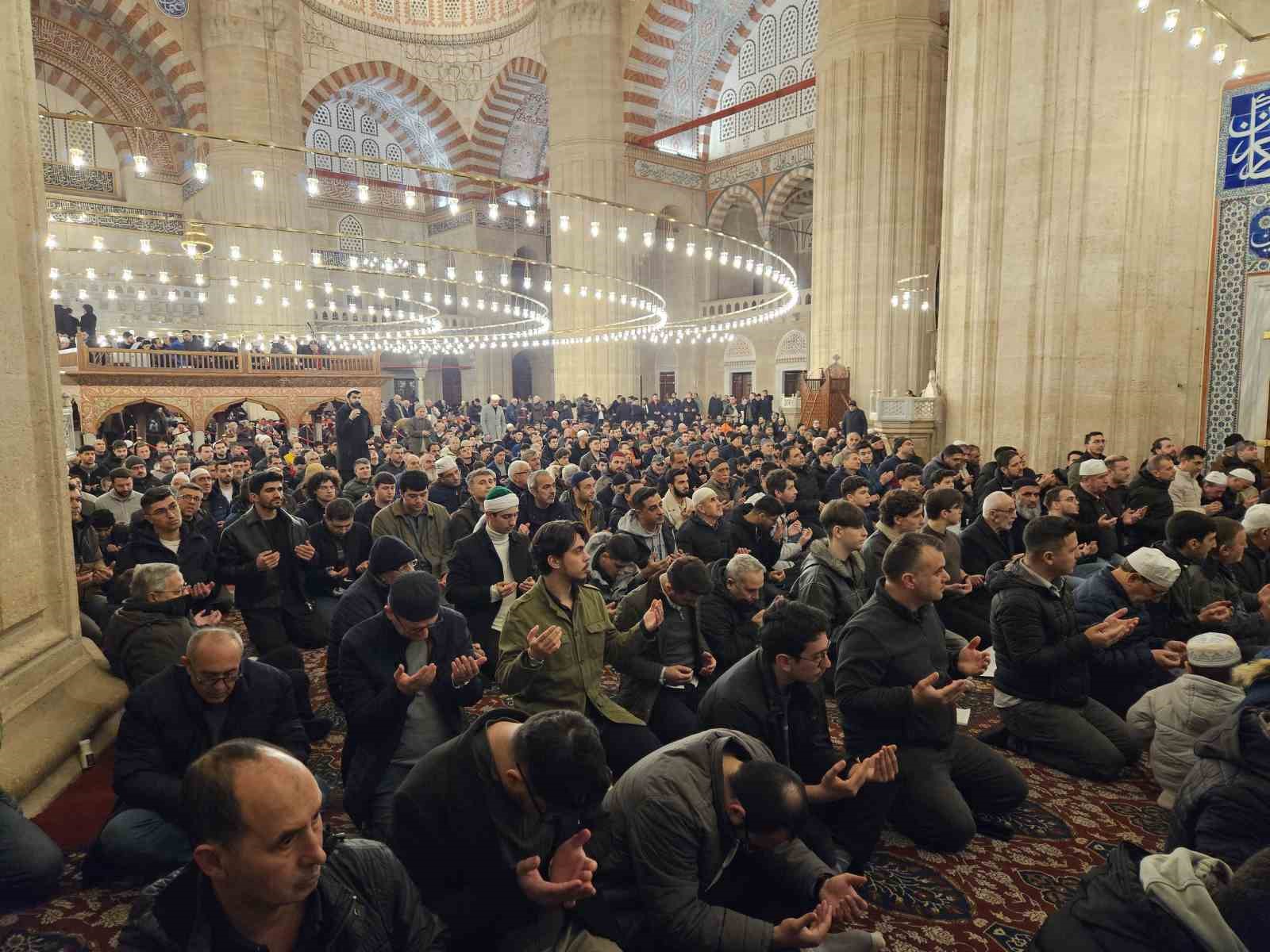 selimiye camiinde 4 yil aradan sonra ilk teravih 1 T13aUMPT