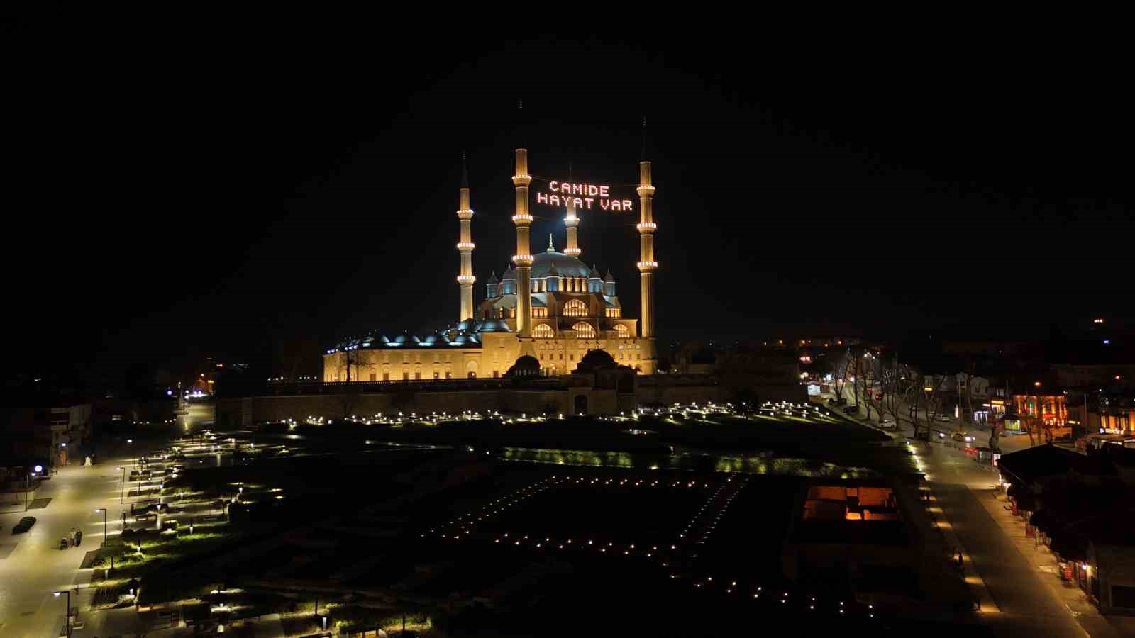 selimiye camiinde mahya mesaji degisti camide hayat var 0 9s7FhTIW