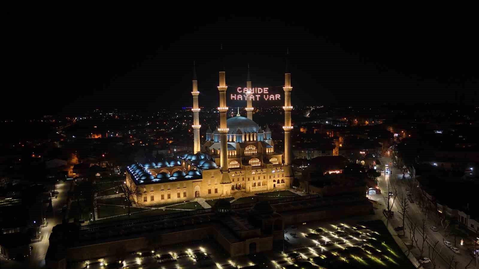selimiye camiinde mahya mesaji degisti camide hayat var 1 NG7IRh1j