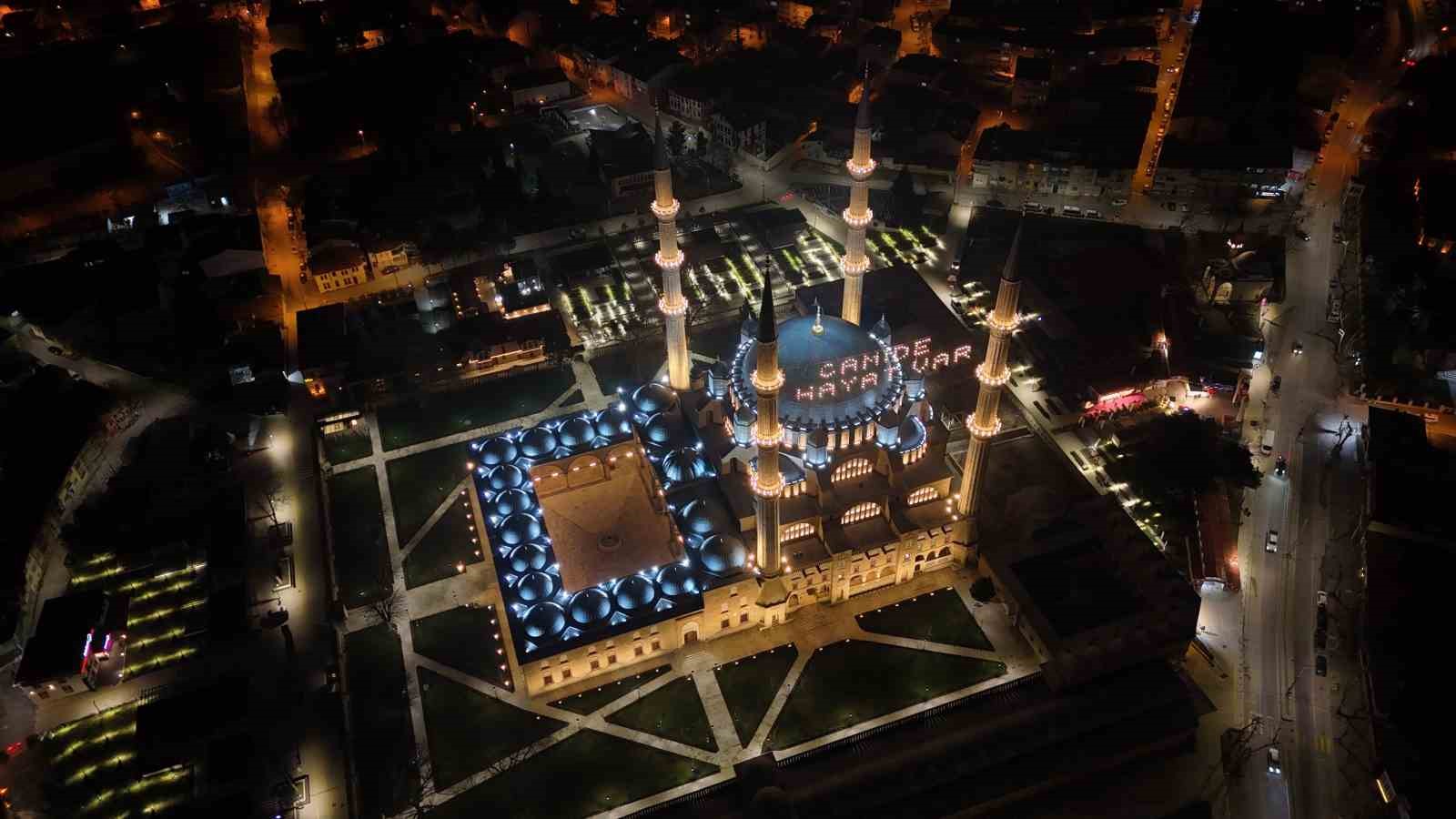 selimiye camiinde mahya mesaji degisti camide hayat var 2 8HZTInu5